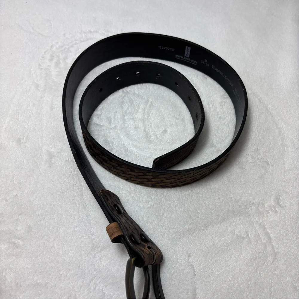 Levi's Dark Brown Leather Belt size‎ M 34-36